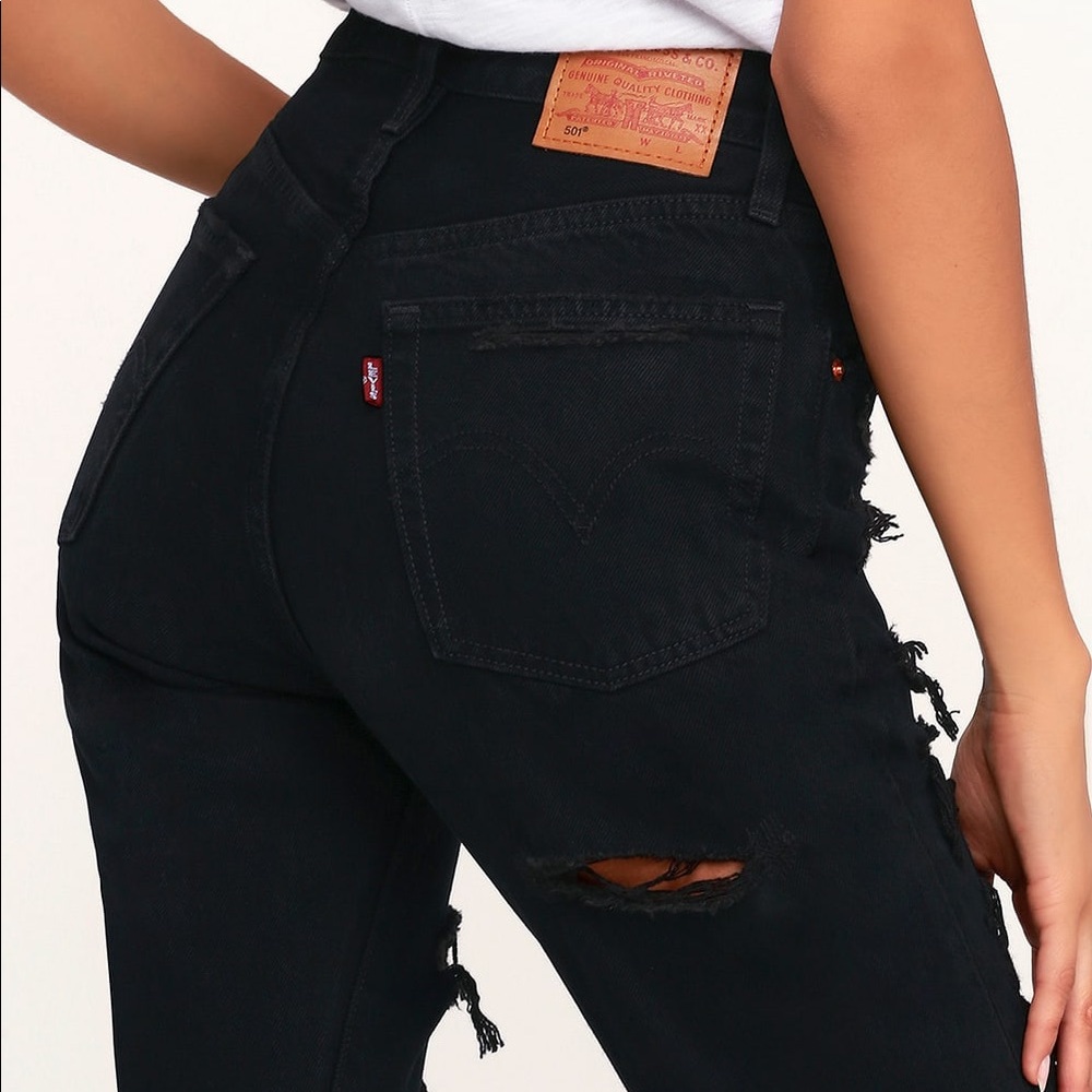 Levi’s 501 Cropped Black Distressed Jeans - Picture 4 of 16